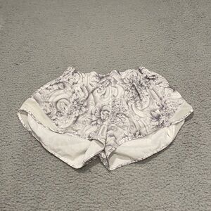 Lululemon Mini Twine White Multi Gray Floral Print Hotty Hot Shorts ll size 8
